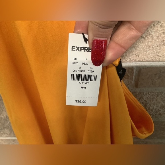 EXPRESS NEW - Sz M - soft & flowy top - ballon waist - flatters midsection - Picture 5 of 7